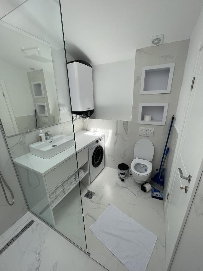 Petrovac Lungomare Apartments מראה חיצוני תמונה