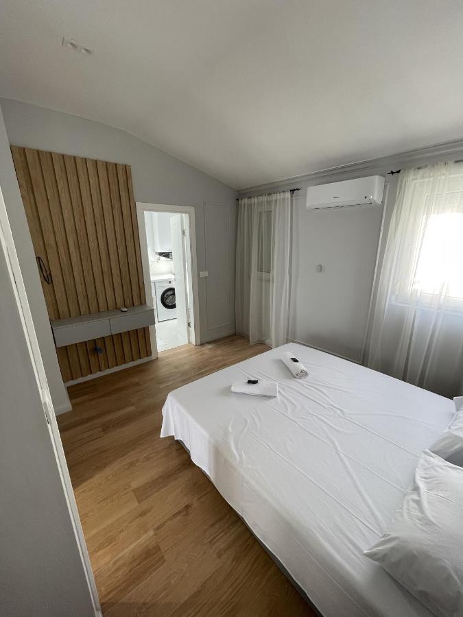 Petrovac Lungomare Apartments מראה חיצוני תמונה