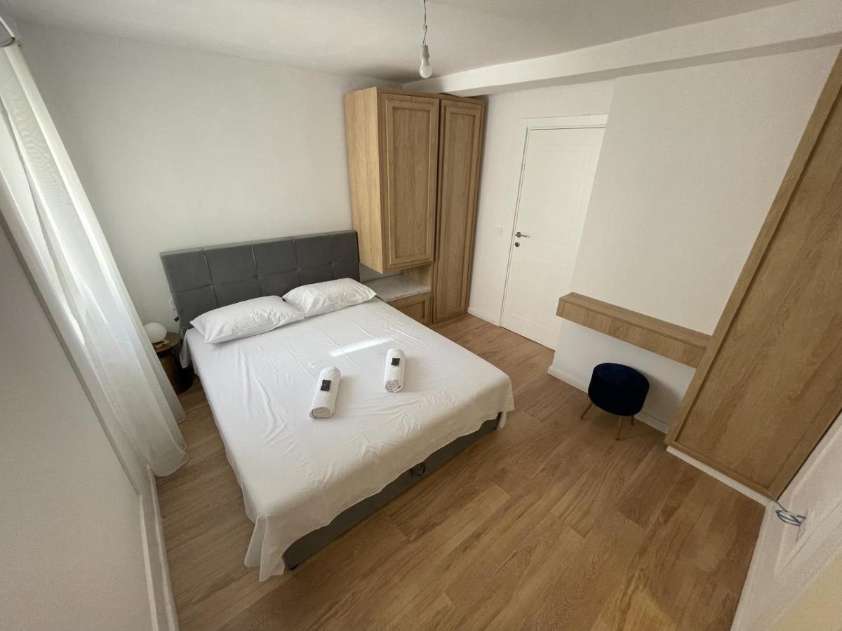 Petrovac Lungomare Apartments מראה חיצוני תמונה