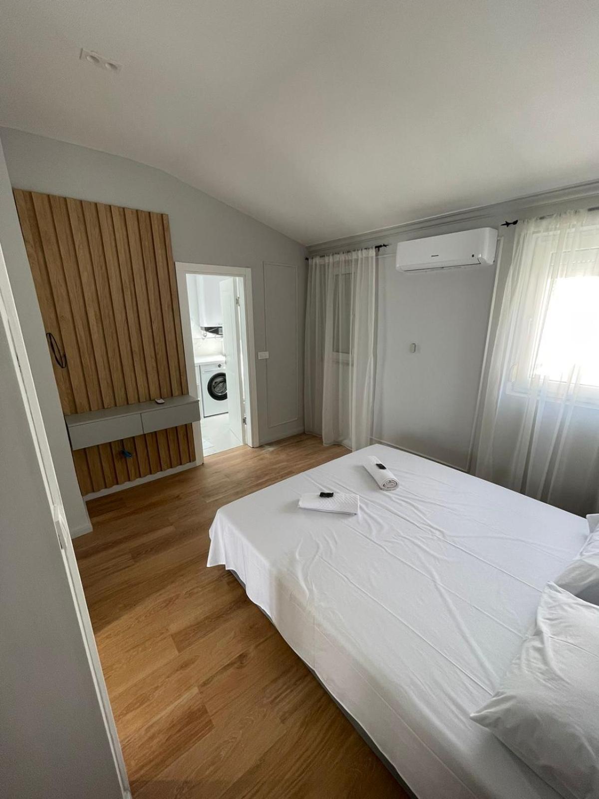Petrovac Lungomare Apartments מראה חיצוני תמונה